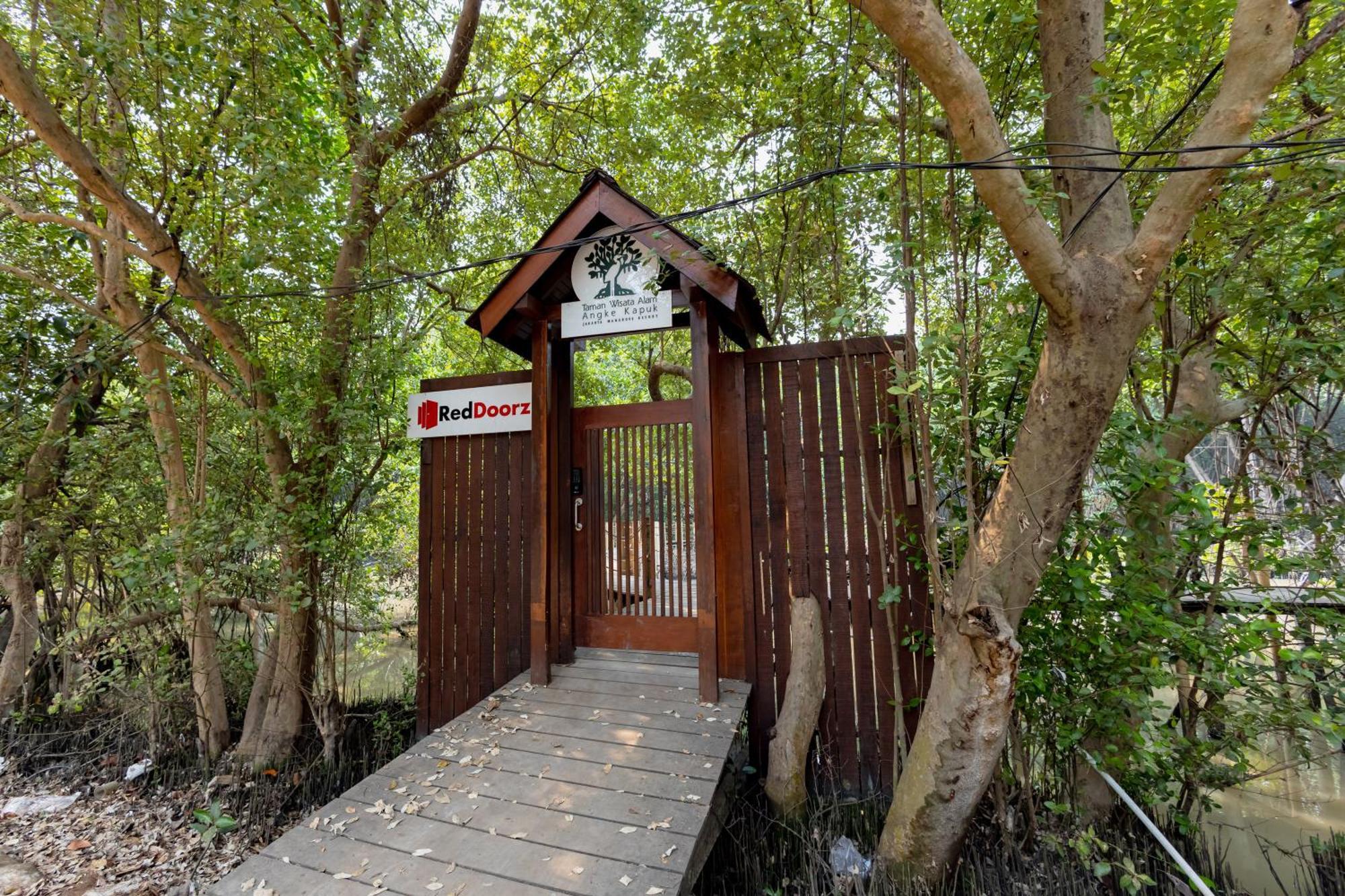 Reddoorz Resort @ Taman Wisata Mangrove Jacarta Exterior foto